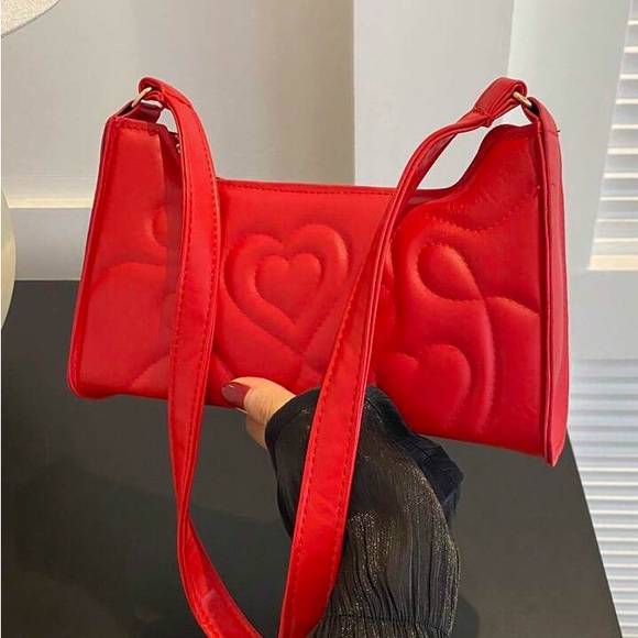 Red Heart Faux Leather Bag - Picture 1 of 5